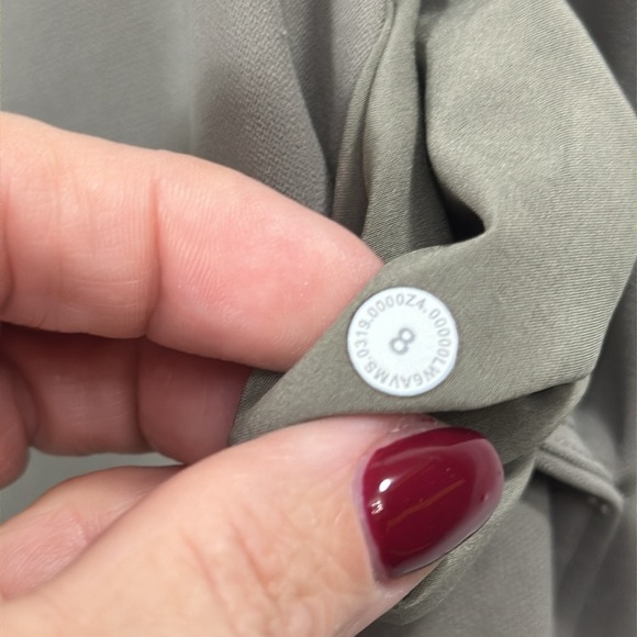 Lululemon Women’s Grey Crop Pants size 8 - Picture 4 of 8